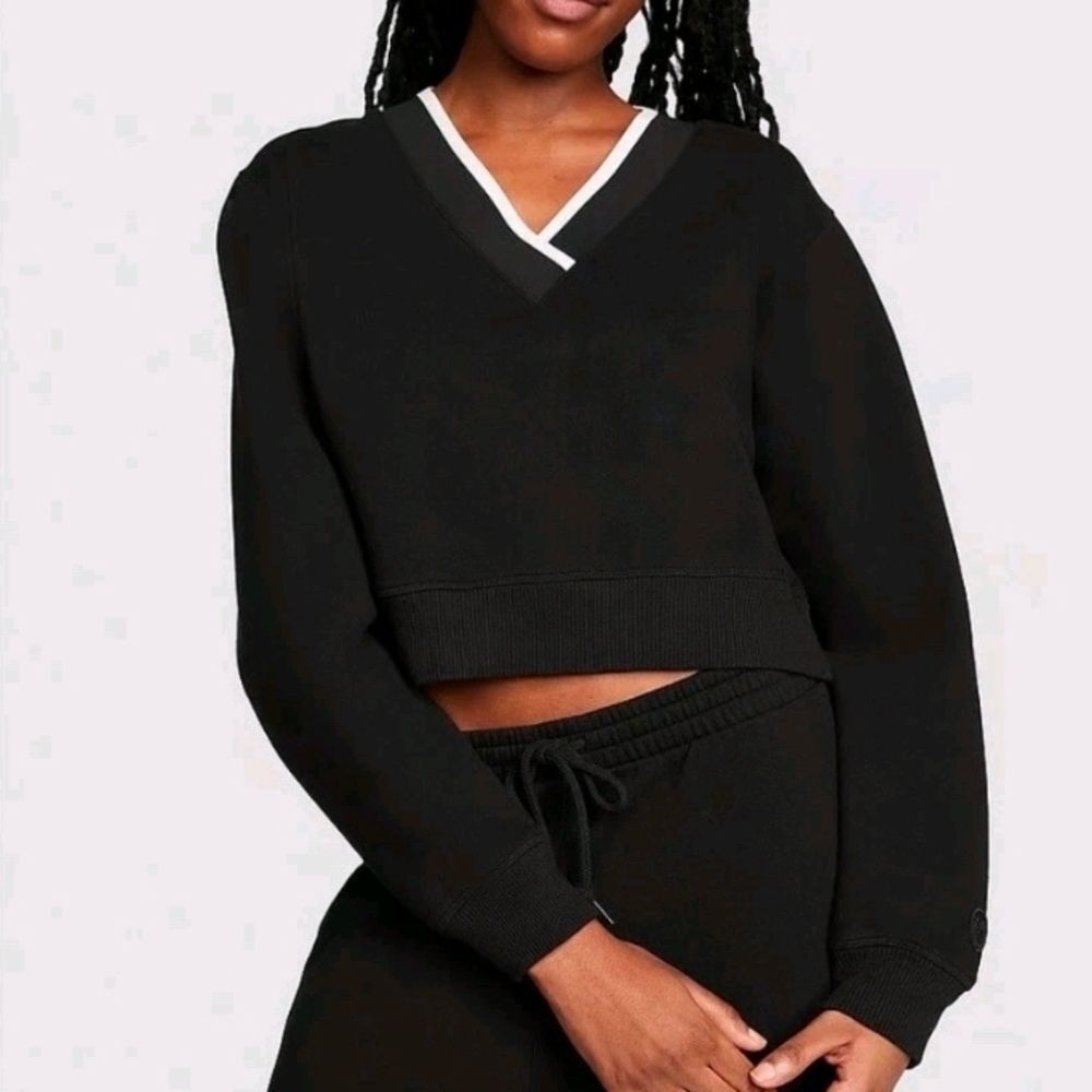 Victoria’s Secret PINK Black V-Neck Fleece Crop Pullover Sweatshirt - Size XL